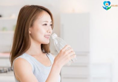 minum 8 gelas air kulit glowing mitos fakta kesehatan kulit